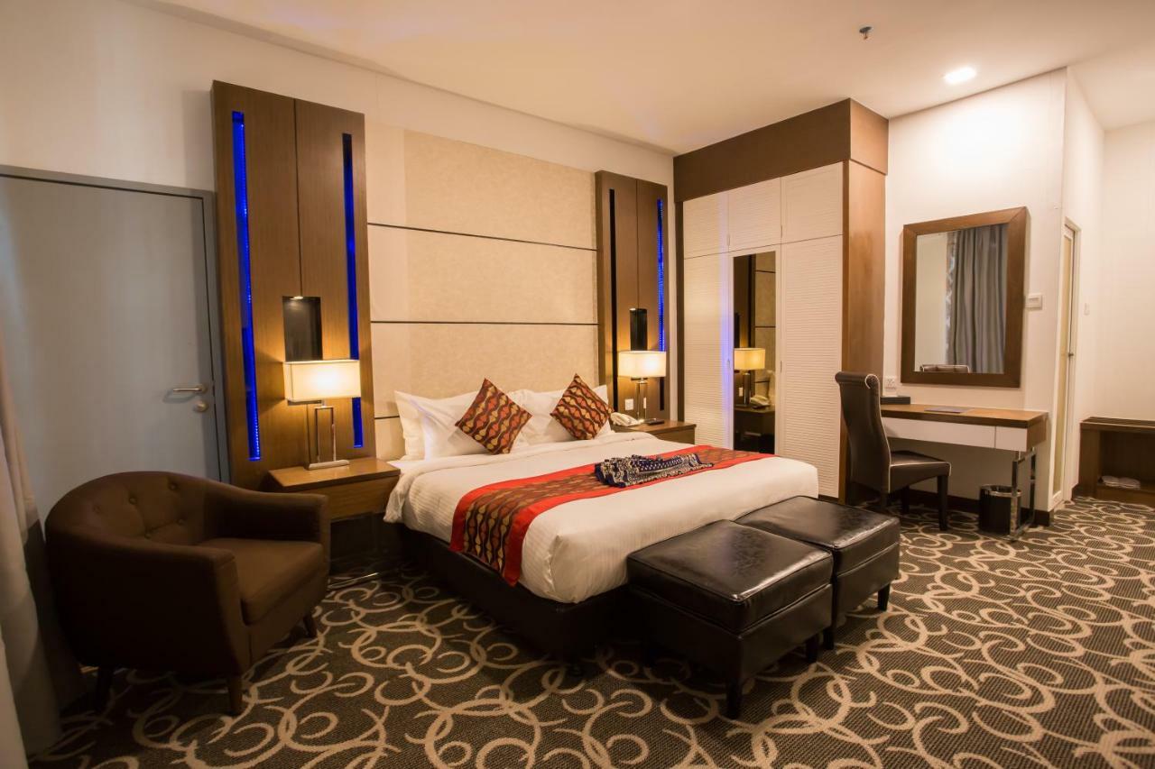 Hotel Adya Express Chenang Pantai Cenang  Exterior foto